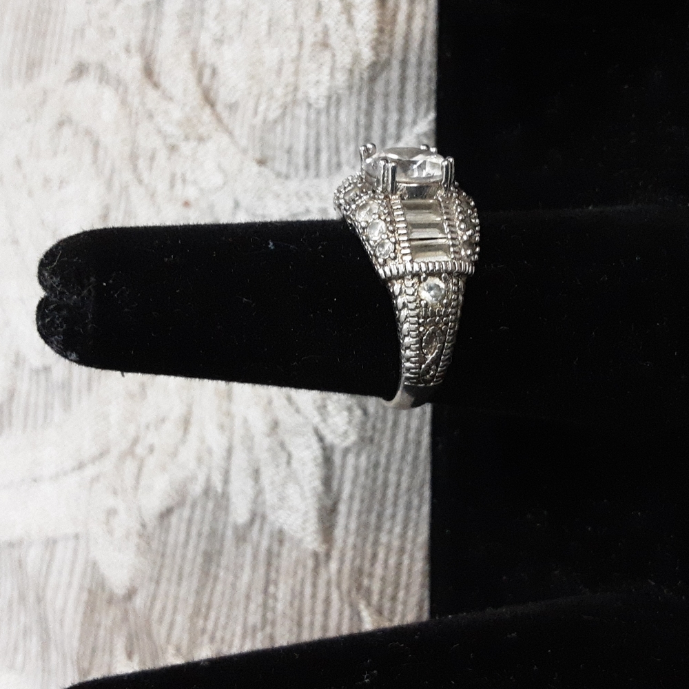 Ring - Picture 2 of 3
